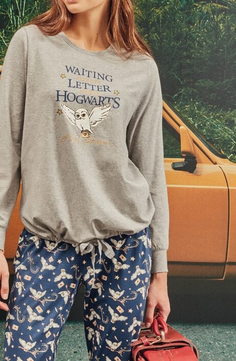 Pijama GISELA invierno de señora Harry Potter camiseta de cuello redondo manga larga bajo ajustable pantalón largo estampado.